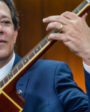 Haddad tocando violão - imagem artigo tributação dólar e inflação